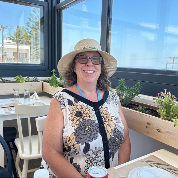 Meet your Posher, Pam - Picture 1 of 1